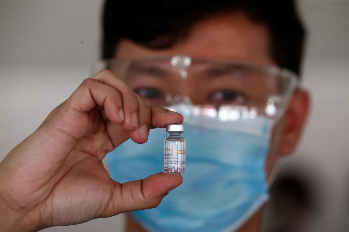 Chińska agencja Xinhua potwierdza, że przywódca ChRL Xi Jinping oświadczył w rozmowie telefonicznej z prezydentem Andrzejem Dudą, że Chiny są skłonne dostarczyć Polsce szczepionki na Covid-19. O tym że taka rozmowa miała miejsce poinformował 1 marca prezydencki minister Krzysztof Szczerski.