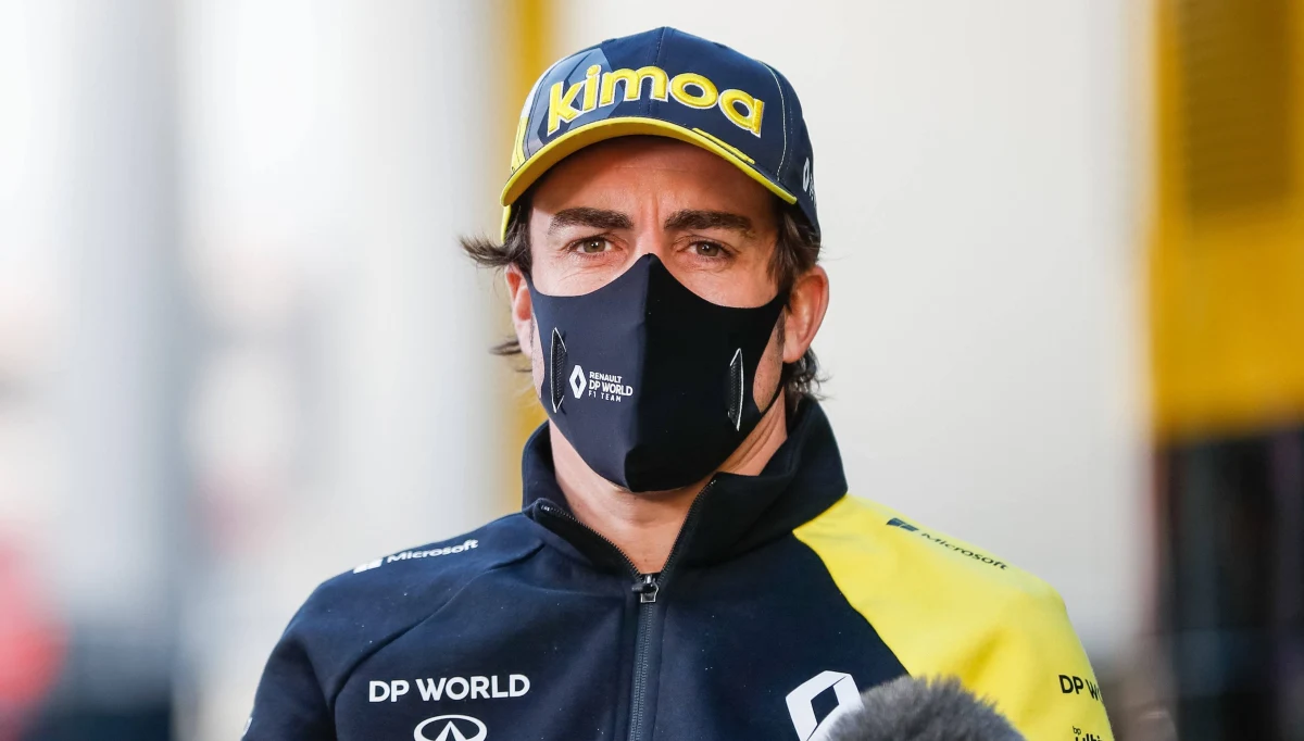 Kierowca Formuły 1 Fernando Alonso, który w połowie lutego został potrącony przez samochód, jest już zdrowy i weźmie udział w testach w Bahrajnie - poinformował jego team Alpine. 