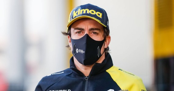 Kierowca Formuły 1 Fernando Alonso, który w połowie lutego został potrącony przez samochód, jest już zdrowy i weźmie udział w testach w Bahrajnie - poinformował jego team Alpine. 