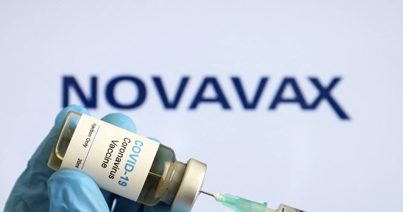 Polska firma biotechnologiczna Mabion podpisała umowę z amerykańskim producentem szczepionek Novavax. Ma otrzymać od Amerykanów technologię i prowadzić testy, w przyszłości zaś produkować substancję czynną preparatu. Akcje firmy Mabion na warszawskiej giełdzie zyskały na wartości prawie połowę. 