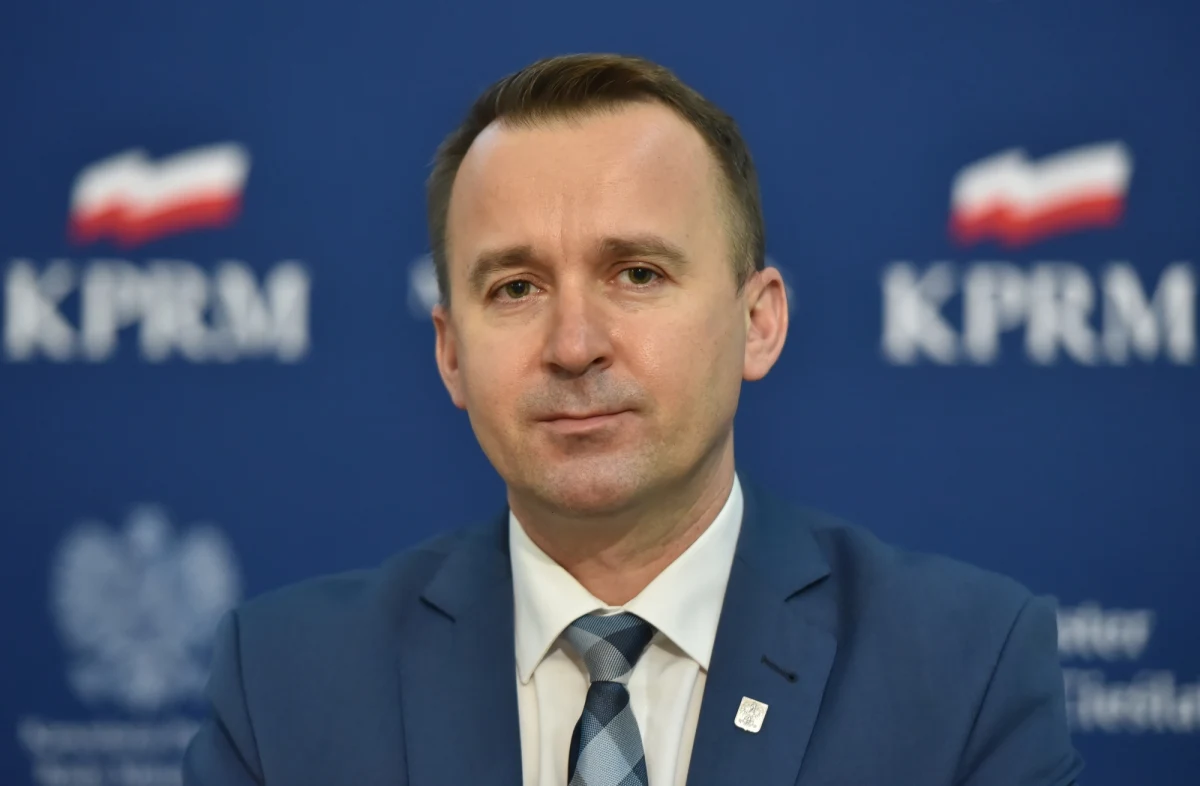 „Ja nie będę ukrywał, że zwracaliśmy uwagę Jarosławowi Gowinowi - jeszcze kiedy naszym zdaniem był prezesem -  że jest nieporządek w partii, prosiliśmy o uporządkowanie spraw statusowych i oferowaliśmy pomoc” – mówił Michał Cieślak w Popołudniowej rozmowie w RMF FM, komentując sytuację w Porozumieniu. W partii trwa spór o to, kto jest jej prezesem. „Jarosław Gowin o tym zapomniał, my przez przypadek natknęliśmy na te dokumenty” – dodał gość Marcina Zaborskiego, tłumacząc dlaczego przez trzy lata w Porozumieniu nikt nie zorientował się, że – według statutu partii – wygasła kadencja jej prezesa i potrzebne są kolejne wybory. „Faktycznie, jest to przykra sprawa” – mówił polityk.