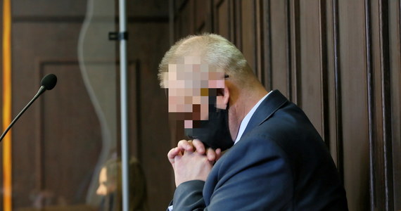 6 lat bezwzględnego więzienia dla księdza oskarżonego o molestowanie ministranta zażądał w środę prokurator Jakub Łuczak. "To kara sprawiedliwa, proporcjonalna i symetryczna do tego, co ksiądz wyrządził pokrzywdzonemu" - powiedział.