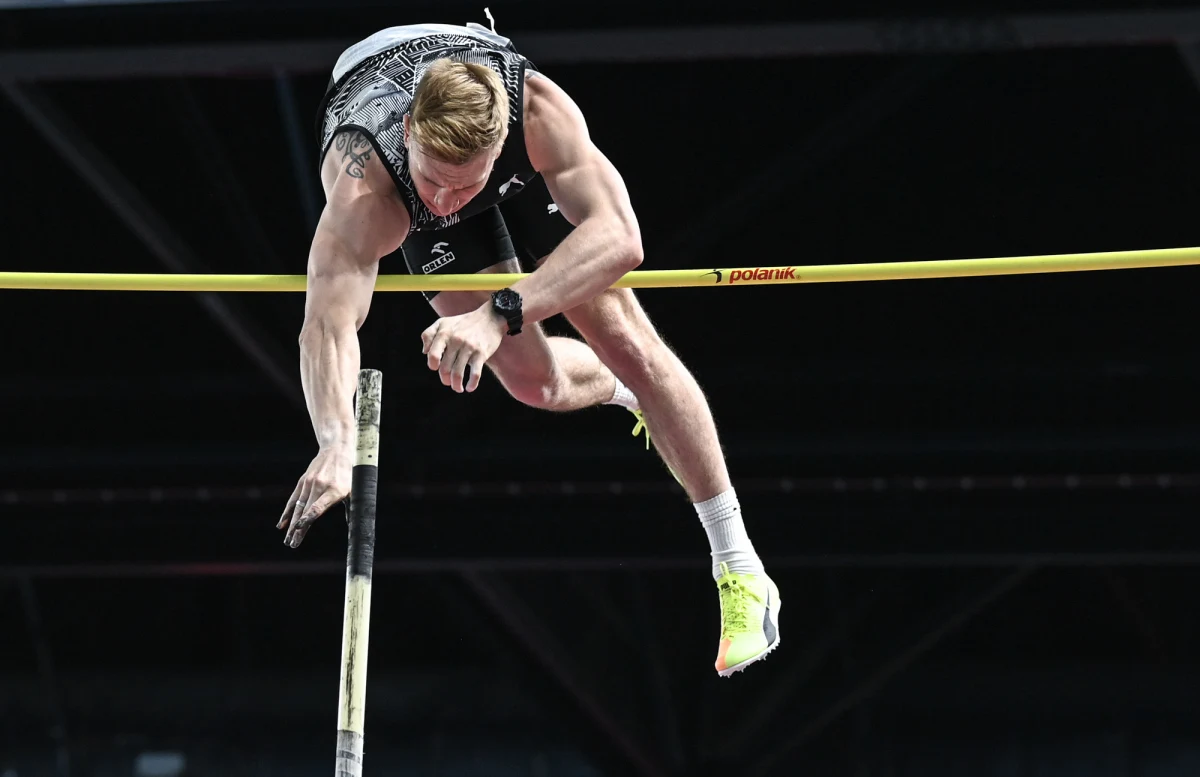 Długie minuty oczekiwania i wreszcie można odetchnąć, bo… wynik testu jest negatywny. Zdjęcie akredytacji zawodniczej z podpisem: „Ufff” wrzuciła na swój Instagram m.in. Joanna Jóźwik. Nasza lekkoatletka wystartuje w Halowych Mistrzostwach Europy w Toruniu. Część biało-czerwonej kadry już tam jest, część dopiero dojedzie na swoje występy. Jedno jest pewne: w weekend czeka nas sporo emocji, bo też mamy sporo nadziei medalowych. Impreza startuje już dziś, pierwsze finały: w piątkowy wieczór.