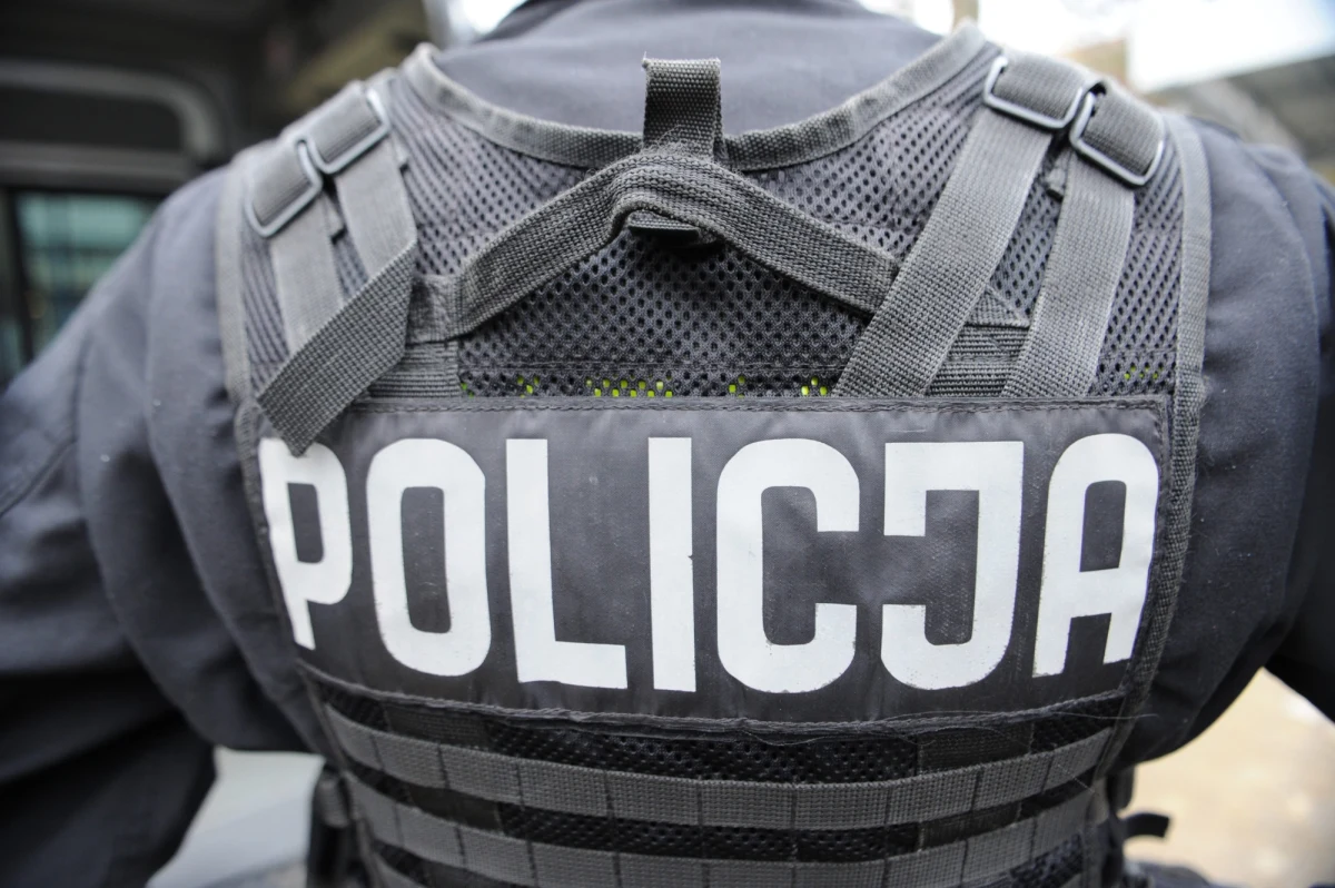 30-latek zmarł po podaniu środków uspokajających podczas policyjnej interwencji w Krotoszynie w Wielkopolsce. Funkcjonariuszy do mieszkania wezwała jego matka, po tym jak zachowywał się wobec niej agresywnie. 