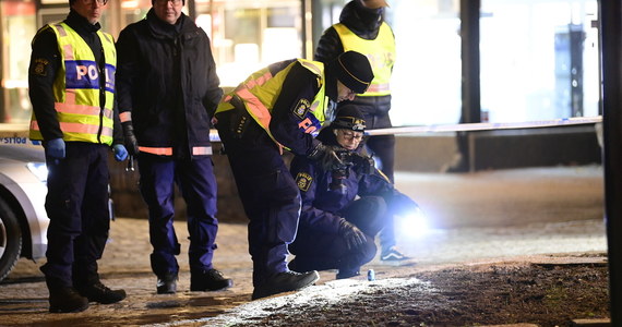 Nożownik, który w środę zranił siedem osób w miejscowości Vetlanda na południu Szwecji, jest podejrzany o usiłowanie morderstwa - poinformował prokurator Adam Rullman. Motyw terrorystyczny nie został potwierdzony - trzy ranne osoby są w ciężkim stanie. 