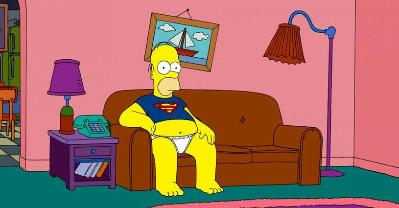 „Simpsonowie” kontynuują swoją drogę wiodącą do miana najdłużej emitowanego serialu w historii telewizji. Stacja Fox poinformowała, że kultowa produkcja zostanie przedłużona o kolejne dwa sezony: 33. i 34. Fani serialu stworzonego przez Matta Groeninga mogą więc spać spokojnie, bo wygląda na to, że nawet pandemia COVID-19 nie była w stanie zatrzymać „Simpsonów”.