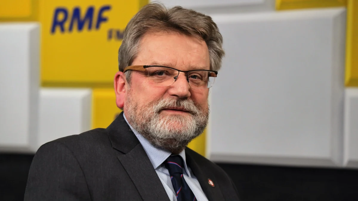 „Pomyliłem się tak, jak wszyscy eksperci na całym świecie, ponieważ wtedy już było wiadomo jaki to jest wirus, jaki ma genom, że 80 proc. tego wirusa to taki sam genom jak wirus SARS, z którym sobie świat poradził” – tak Jarosław Pinkas skomentował w Popołudniowej rozmowie w RMF FM swoje słowa ze stycznia 2020 roku. Wówczas – również w Popołudniowej rozmowie w RMF FM – stwierdził, że epidemia grypy jest znacznie większym problemem niż koronawirus. Wyraził też nadzieję, że Polska będzie wolna od koronawirusa.