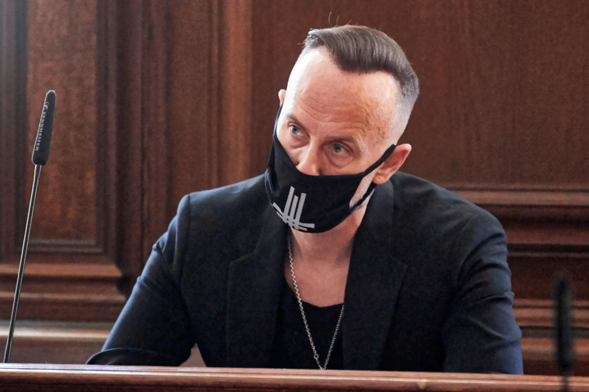 W trwającym przed gdańskim sądem procesie, w którym współoskarżonym o znieważenie polskiego godła jest lider deathmetalowej grupy Behemoth Adam Darski ps. Nergal, prokurator zawnioskował o przeszukanie mieszkania muzyka i zabezpieczenie jego komputerów i telefonów.