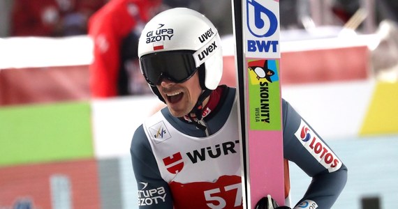 Piotr Żyła zajął czwarte miejsce w kwalifikacjach do piątkowego konkursu narciarskich mistrzostw świata na dużej skoczni w Oberstdorfie. Zwyciężył Austriak Stefan Kraft. W konkursie wystąpi komplet czterech Polaków.