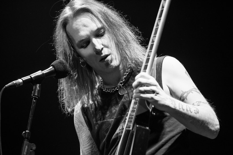 Alexi Laiho, jeden z najbardziej utalentowanych gitarzystów w dziedzinie muzyki metalowej i niegdysiejszy frontman fińskiej grupy Children Of Bodom, zmarł pod koniec 2020 r. Miał zaledwie 41 lat. Teraz podano, co doprowadziło do śmierci. 
