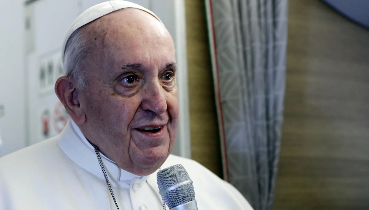 Papież Franciszek przybył do Bagdadu rozpoczynając historyczną wizytę w Iraku. Jako pierwszy papież odwiedza państwo, na terenie którego znajduje się kraina Ur - miejsce narodzin Abrahama, kolebka trzech wielkich religii monoteistycznych. 