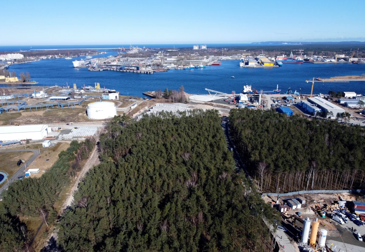 Dziś oficjalnie ruszyła budowa najdłuższego podwodnego tunelu w Polsce. Połączy położone na wyspie Świnoujście z resztą kraju.
