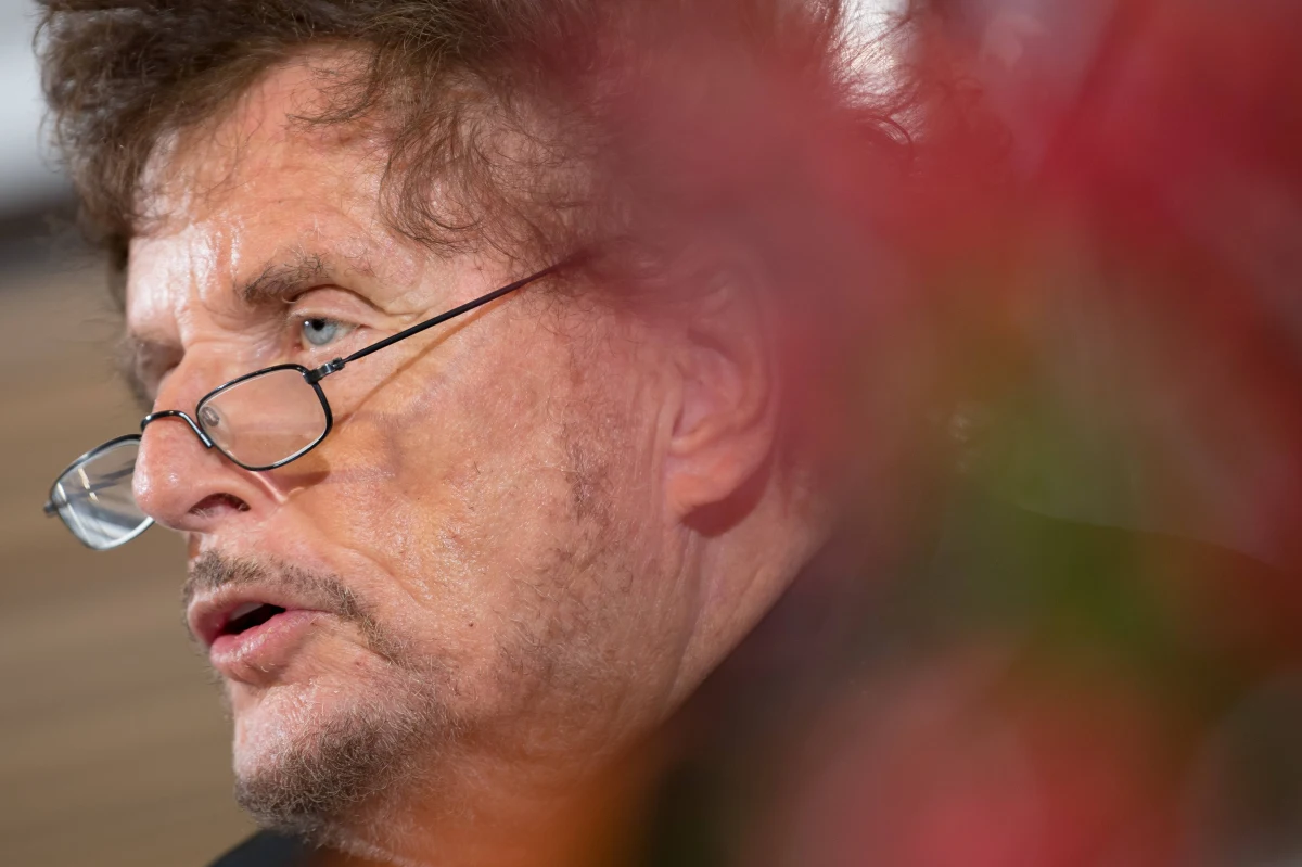 Prokuratura w Monachium postawiła reżyserowi Dieterowi Wedelowi zarzuty dotyczące gwałtu. Chodzi o zdarzenie z 1996 roku. Aktorka Jany Tempel twierdzi, że Wedel zmusił ją do seksu w hotelu w Monachium, podczas przesłuchania do roli. To najbardziej znana sprawa w niemieckiej debacie #MeToo.