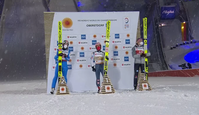Skoki narciarskie. MŚ w Oberstdorfie. Stefan Kraft wygrał konkurs, Piotr Żyła tuż za podium. Wideo