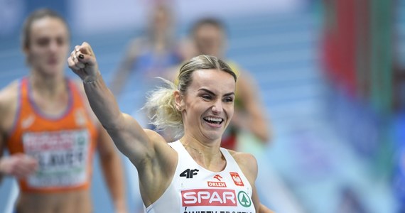 Justyna Święty-Ersetic wynikiem 51,34 poprawiła halowy rekord Polski w biegu na 400 m i awansowała do finału mistrzostw Europy w Toruniu. Szybsza w półfinale była jedynie faworytka rywalizacja Holenderka Emke Bol - 51,17.