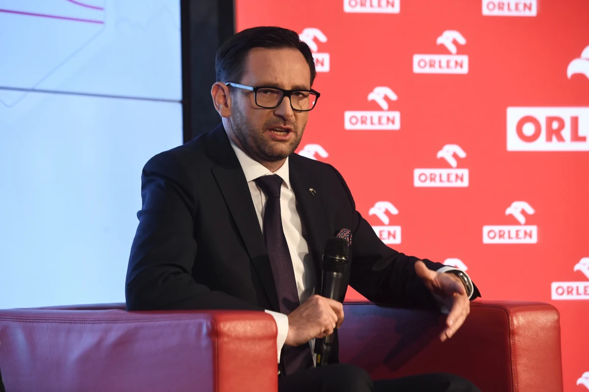 "Gazeta Wyborcza" wrzuca nagrania sprzed kilkunastu lat, co do których nie ma pewności, czy nie zostały zmanipulowane. Tę sprawę, będzie prowadził zaangażowany przeze mnie prawnik. Ja muszę się skoncentrować na tym, co zacząłem w Orlenie. Nikt mnie nie zastraszy, nie zrobię ani kroku w tył - mówi PAP Daniel Obajtek, prezes PKN Orlen.