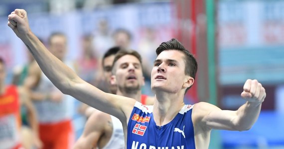 To Jakob Ingebrigtsen, a nie Marcin Lewandowski, został złotym medalistą halowych mistrzostw Europy w biegu na 1500 m. W ocenie Polaka Norweg przekroczył jednak przepisy i powinien być zdyskwalifikowany. "Zasady powinny dotyczyć wszystkich, a nie tylko niektórych. Tym jestem wkurzony" - powiedział Lewandowski, który ostatecznie zajął drugie miejsce. 