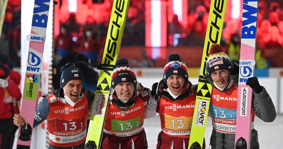 Polska zdobyła brązowy medal w drużynowym konkursie skoków podczas narciarskich mistrzostw świata w Oberstdorfie. Zwyciężyli Niemcy. Srebro natomiast przypadło Austriakom. 