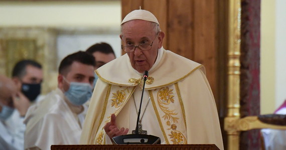 W trzecim dniu wizyty w Iraku papież Franciszek zobaczy w niedzielę skutki terroru i fali przemocy, jaką rozpętało tzw. Państwo Islamskie. Odwiedzi Mosul i Karakosz - zniszczone miasta zburzonych kościołów i prześladowań chrześcijan.