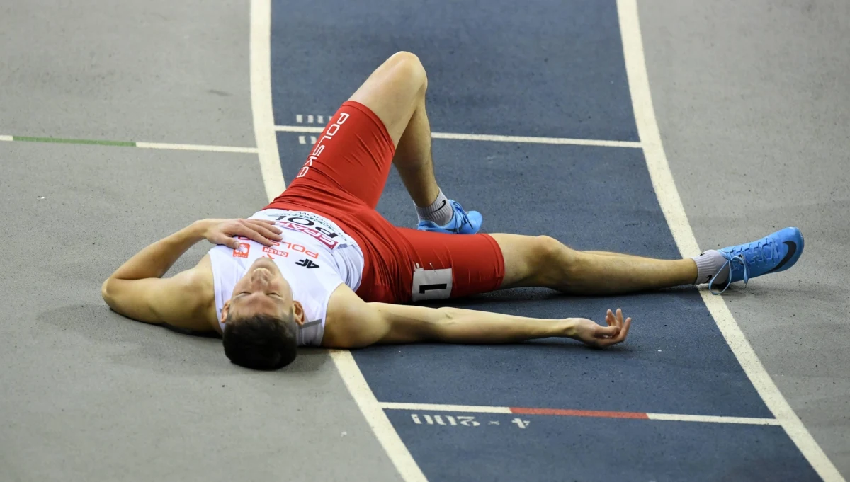 Polska sztafeta mężczyzn 4x400 m nie pobiegnie jednak w wieczornym finale halowych mistrzostw Europy w Toruniu. "Wycofaliśmy zespół z powodu zakażeń koronawirusem SARS-CoV-2" - powiedział PAP dyrektor sportowy PZLA Krzysztof Kęcki.