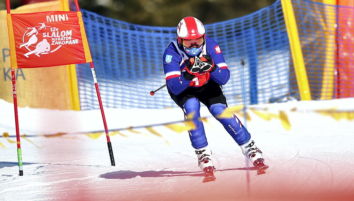 ​Prezydent Andrzej Duda w niedzielę w Zakopanem zainaugurował VII edycję charytatywnych zawodów w narciarstwie alpejskim "12H Slalom Maraton Zakopane 2021". Duda dziękował organizatorom i uczestnikom akcji za to, że mimo pandemii zawody się odbywają. Ich cel jest ponadczasowy - podkreślił.