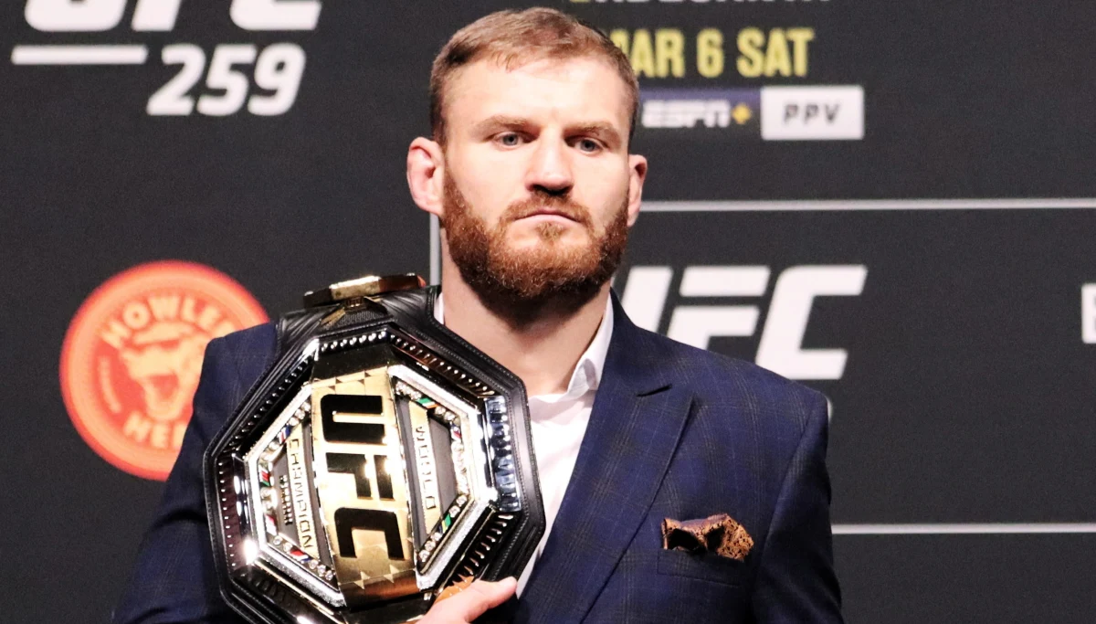 Jan Błachowicz po pokonaniu Israela Adesanyi w pierwszej obronie mistrzowskiego pasa UFC w wadze półciężkiej przyznał, że Nigeryjczyk zaskoczył go siłą ciosu. "Jednak spodziewałem się, że będzie szybszy" - ocenił pochodzący z Cieszyna zawodnik mieszanych sztuk walki.