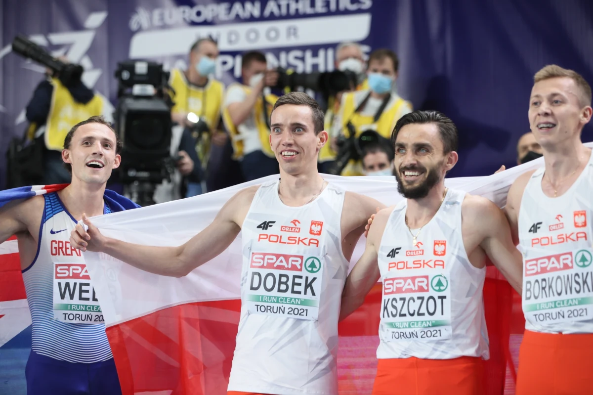 Patryk Dobek został w Toruniu sensacyjnie halowym mistrzem Europy na 800 m. Srebro wywalczył Mateusz Borkowski. Brązowy medal zdobył Brytyjczyk Jamie Webb. Adam Kszczot był czwarty.