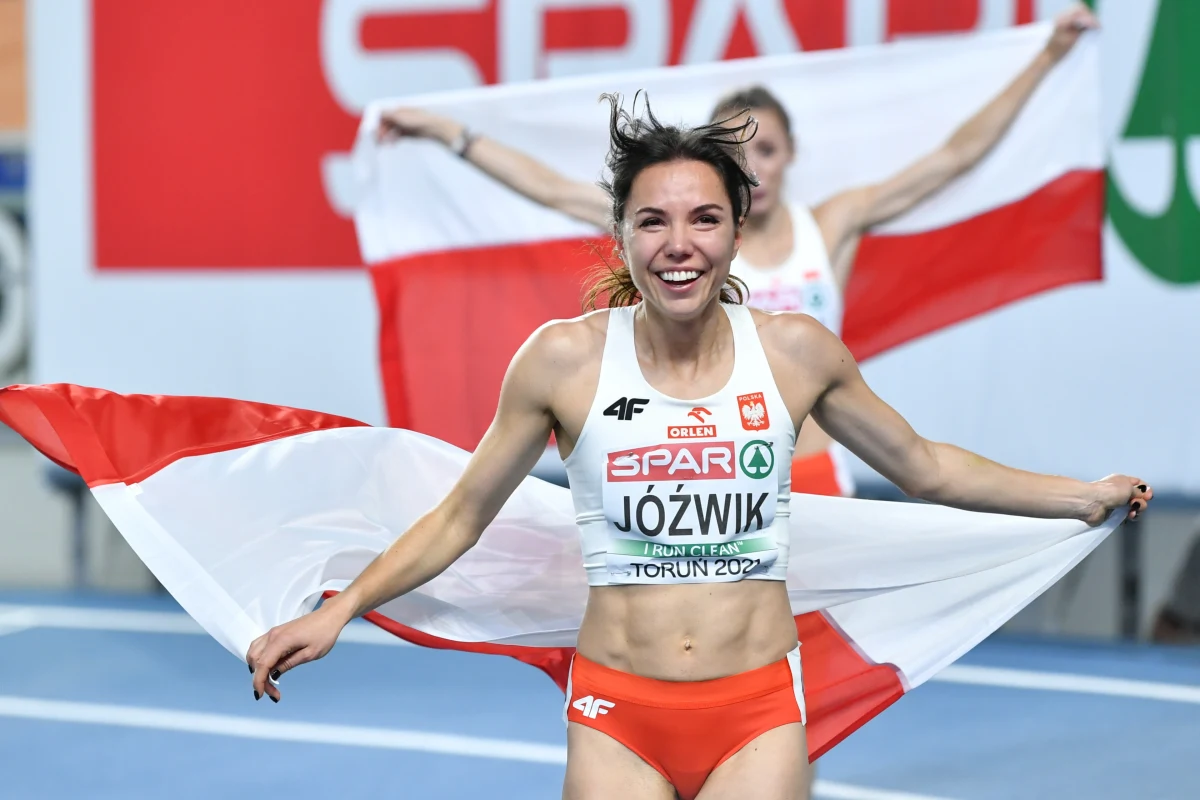 Polscy lekkoatleci w halowych mistrzostwach Europy, które w niedzielę zakończyły się w Toruniu, zdobyli dziesięć medali. Jedyny złoty wywalczył sensacyjnie w biegu na 800 m Patryk Dobek. W klasyfikacji biało-czerwoni zajęli dziewiąte miejsce.