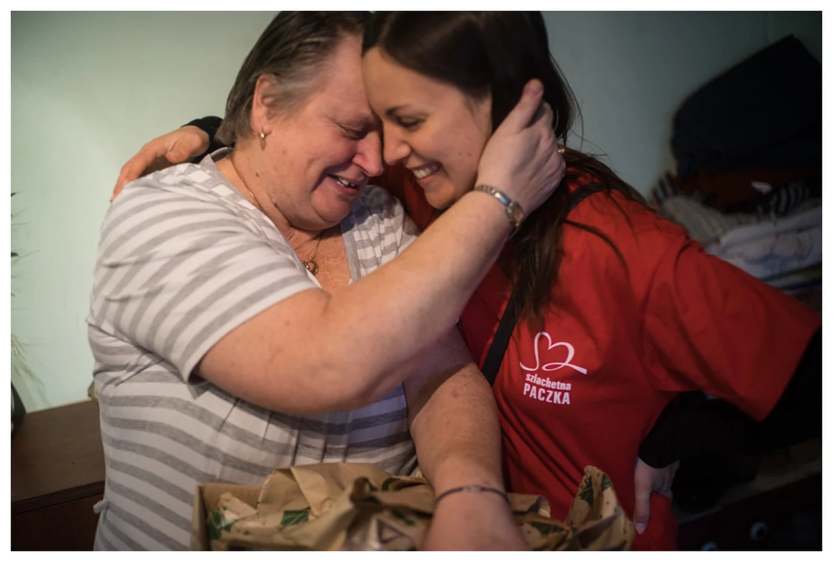 Szlachetna Paczka co roku łączy w mądrym pomaganiu ponad pół miliona osób. W ubiegłym roku aż 62 proc. dorosłych beneficjentów Szlachetnej Paczki stanowiły kobiety. To często ciche bohaterki, dla których każdy kolejny dzień jest źródłem wyzwań. Szczególnie w Dzień Kobiet ich postawa pełna godności i niestrudzona walka o lepsze jutro dla siebie i swoich bliskich zasługują na zauważenie, szacunek i docenienie. Z okazji tego dnia Szlachetna Paczka publikuje historie swoich beneficjentek i wolontariuszek oraz dane dotyczące ubóstwa i problemów społecznych polskich kobiet. 