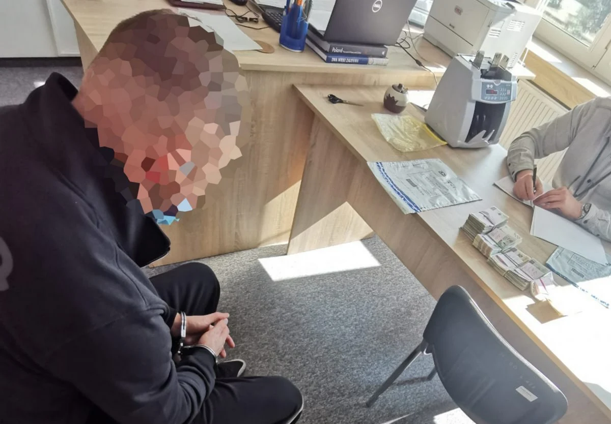 Ponad 800 luksusowych samochodów sprowadziła do Polski nie odprowadzając podatku zorganizowana grupa rozbita przez policjantów z Radomia. Zatrzymano cztery osoby. 