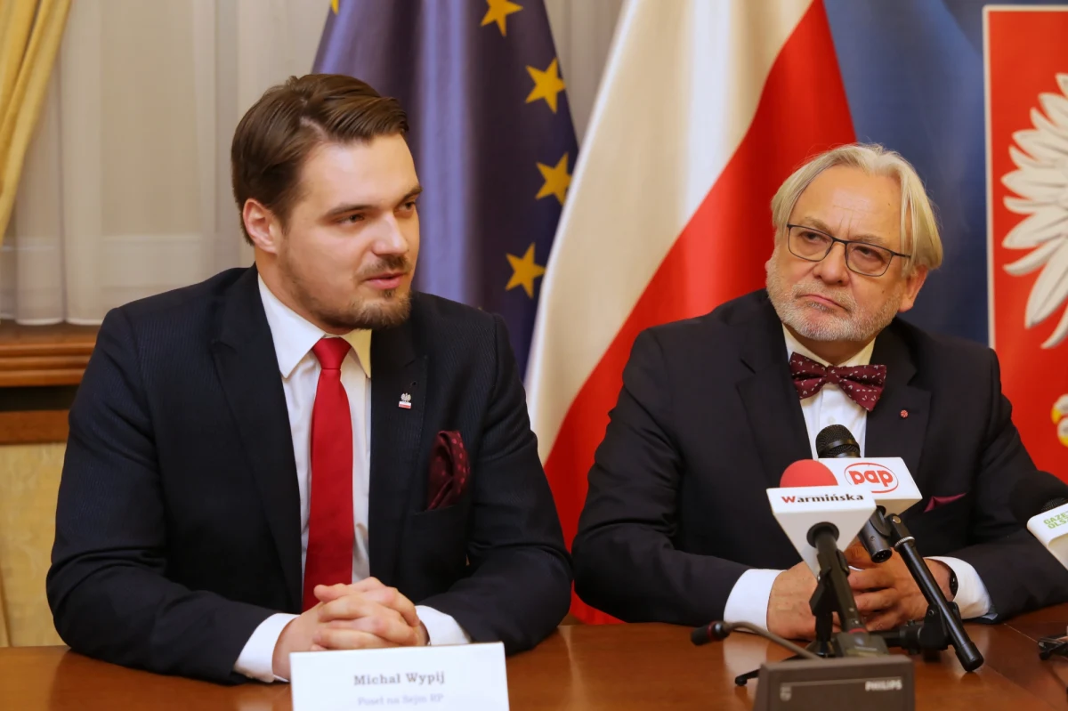 Michał Wypij i Wojciech Maksymowicz - to dwaj posłowie Porozumienia, którzy zagrozili odejściem z sejmowego klubu Prawa i Sprawiedliwości - ustaliła Interia. Mają to zrobić,  jeśli Warmia i Mazury nie uzyskają od rządu dodatkowych środków na przetrwanie lockdownu.