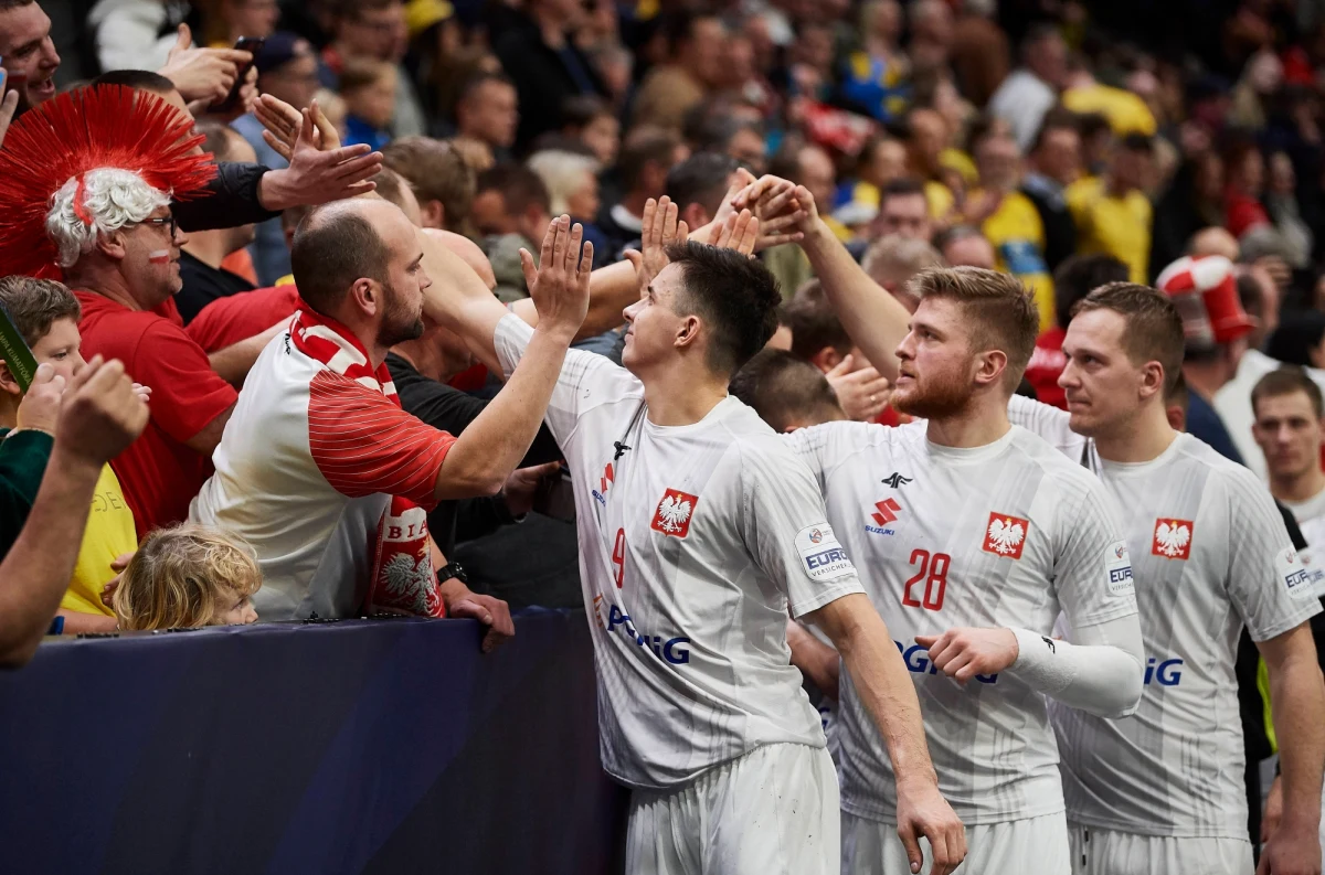 Reprezentacja polskich piłkarzy ręcznych rozgra wieczorem trzeci mecz eliminacji Mistrzostw Europy. Po dwóch zwycięstwach nad Turcją odniesionych w styczniu pora na o wiele trudniejszy, wyjazdowy pojedynek ze Słowenią. Mecz w Celje o 20:10. Biało-czerwoni na miejsce dotarli autokarem.