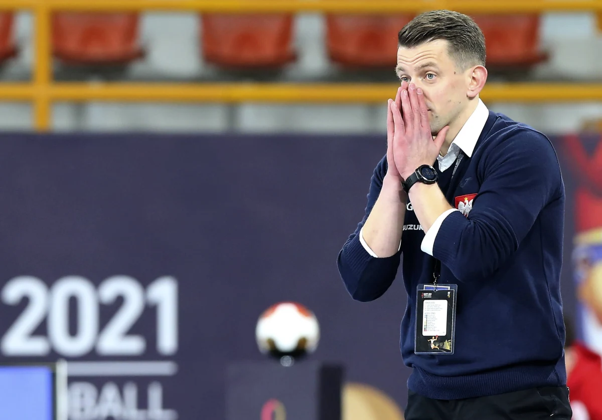 Polska przegrała w Celje ze Słowenią 29:32 (14:15) w meczu grupy 5. eliminacji mistrzostw Europy 2022 piłkarzy ręcznych. W dwóch wcześniejszych spotkaniach biało-czerwoni dwukrotnie pokonali Turcję (29:24, 35:24). 