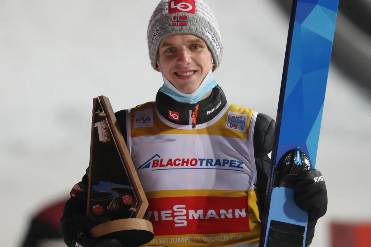 Przebywający w Obersdorfie na kwarantannie zdobywca Pucharu Świata w skokach narciarskich Halvor Egner Granerud przyznał, że w tym trudnym czasie izolacji otrzymał niespodziewany gest sympatii od Karla Geigera. Skoczek zaoferował, że będzie przynosił Norwegowi pod drzwi domowe obiady.