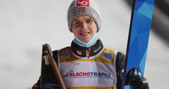 Przebywający w Obersdorfie na kwarantannie zdobywca Pucharu Świata w skokach narciarskich Halvor Egner Granerud przyznał, że w tym trudnym czasie izolacji otrzymał niespodziewany gest sympatii od Karla Geigera. Skoczek zaoferował, że będzie przynosił Norwegowi pod drzwi domowe obiady.