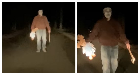 ​W Knurowie na Śląsku jeden z kierowców na środku drogi natknął się na postać w masce, która w jednej ręce trzymała lalkę, a w drugiej siekierę. Całe zdarzenie zostało nagrane.