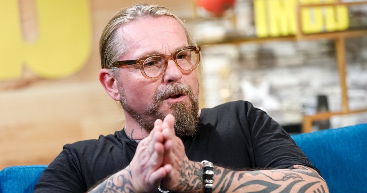 Kurt Sutter, autor takich seriali jak "Synowie anarchii", "Posłaniec gniewu" oraz "Mayans M.C.", nakręci w końcu swój pierwszy film fabularny. Po długoletniej współpracy ze stacją FX, reżyser teraz związał się z Netfliksem, dla którego zrealizuje produkcję pod tajemniczym tytułem "This Beast".