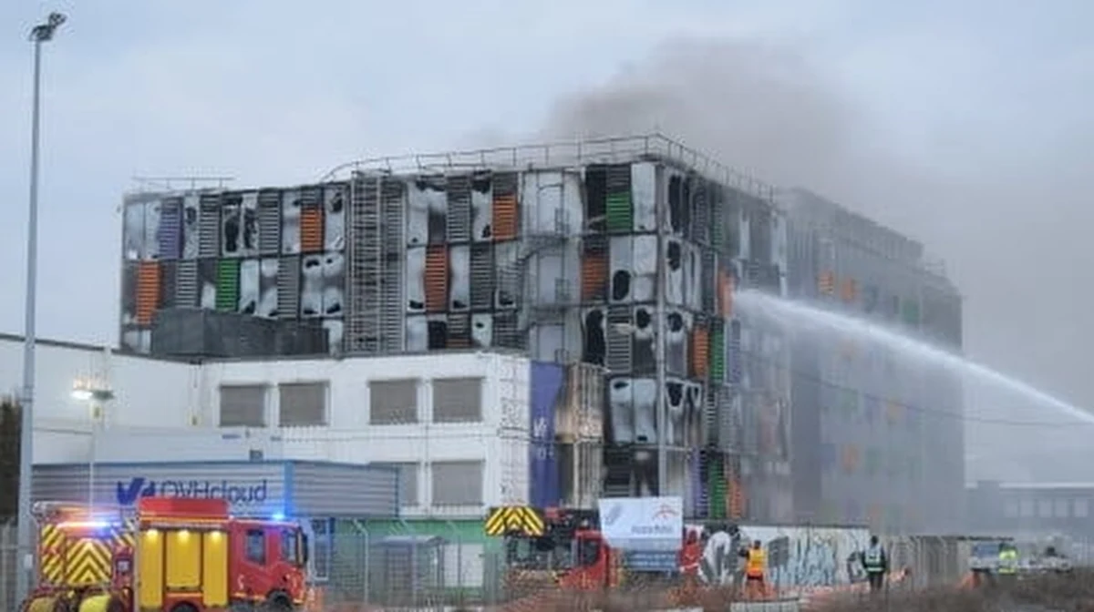 Pożar serwerowni OVH w Strasburgu we Francji. W nocy z 9 na 10 marca całkowicie spłonął jeden z bloków, a drugi został uszkodzony. Wiele stron na hostingu OVH może dziś nie działać, ponieważ – w ramach prewencji -   firma wyłączyła również pozostałe dwa bloki serwerowe.