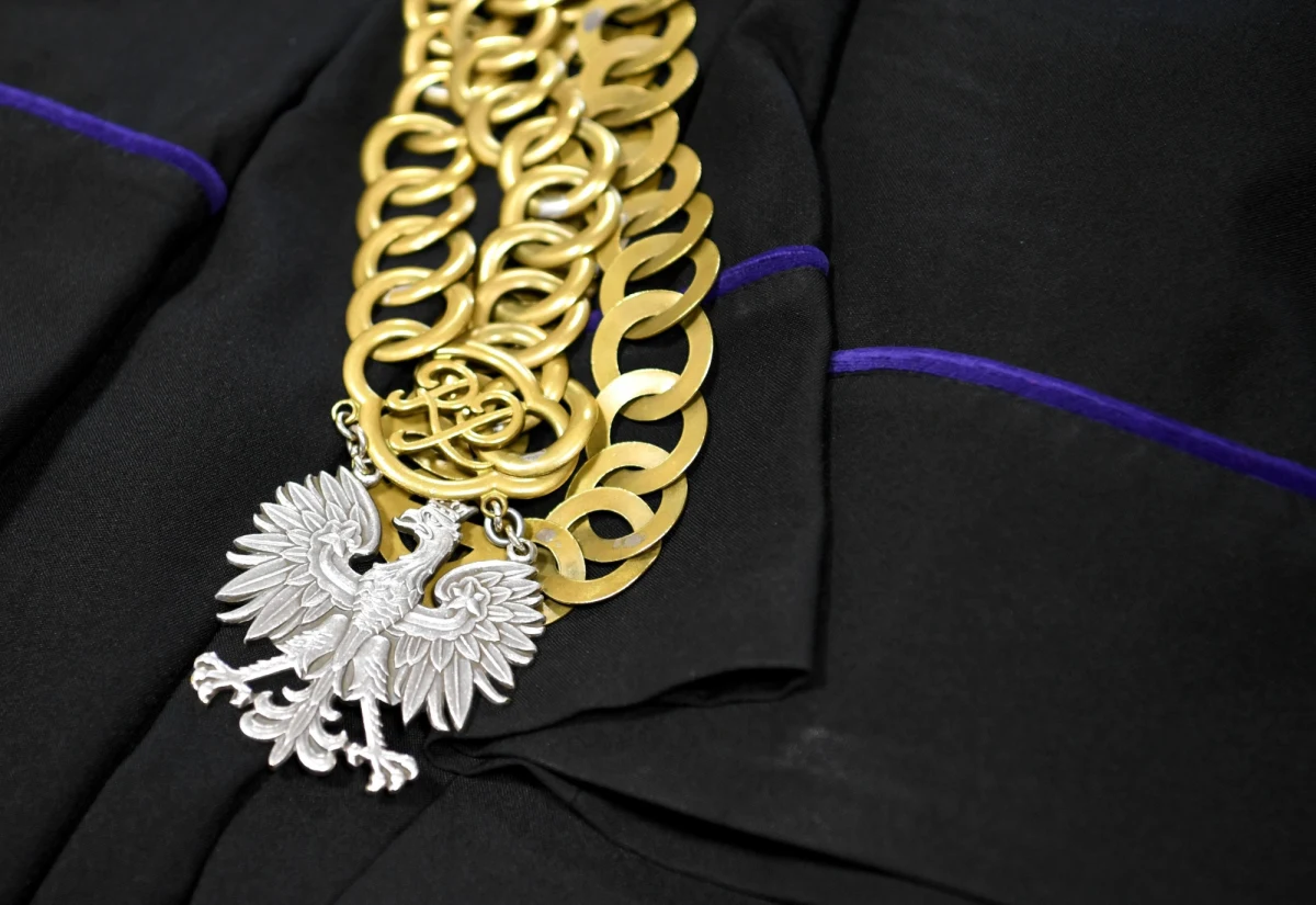 Rzecznik dyscyplinarny sędziów sądów powszechnych poinformował o skierowaniu do sądu dyscyplinarnego wniosku o rozpoznanie sprawy przeciwko sędziemu z Poznania. Miał on znieważyć prezydenta Andrzeja Dudę wpisem na Twitterze.