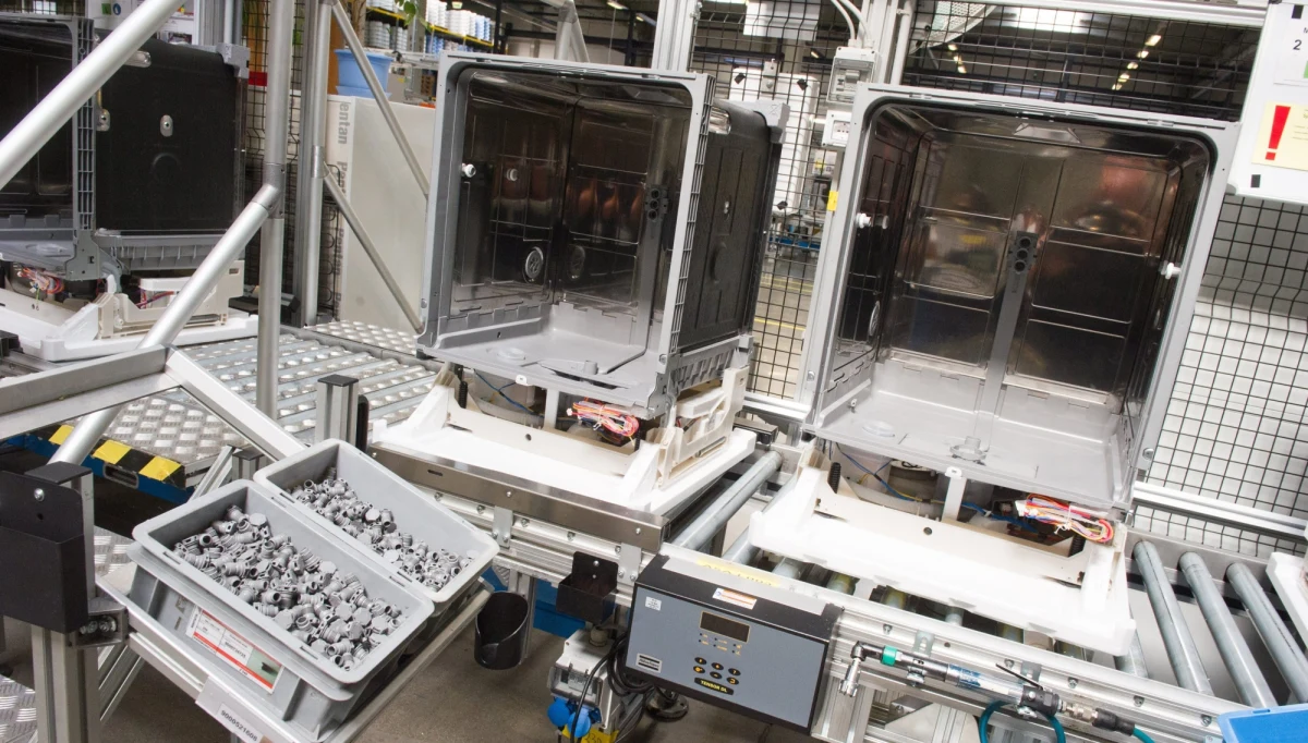 Zakłady produkujące sprzęt AGD, ale też samochody, stanęły przed wizją ograniczania produkcji przy braku komponentów. Ceny sprzętów pójdą w górę - podaje "Rzeczpospolita". 