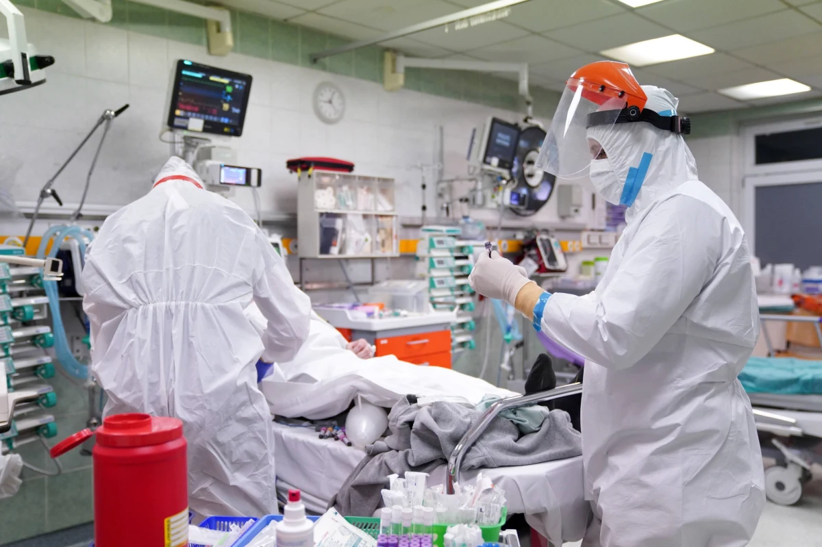 Mamy ponad 21 045 nowych zakażeń koronawirusem – poinformowało Ministerstwo Zdrowia. To najwyższa liczba od początku roku. Najwięcej przypadków odnotowano w województwach: mazowieckim i śląskim. Zmarło 375 osób. Z racji rosnącej liczby zakażeń rząd będzie dzisiaj debatował nad rozszerzeniem covidowych obostrzeń.