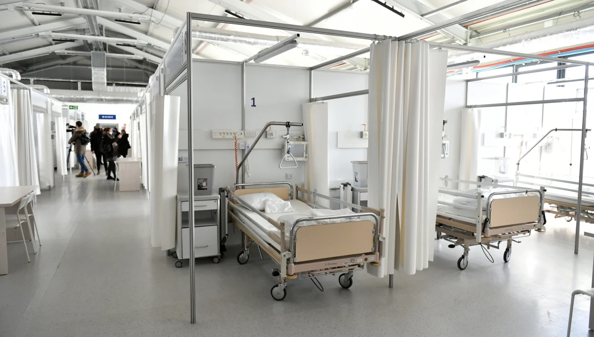 Nie dysponuję wiedzą, gdzie na Mazowszu są jeszcze miejsca intensywnej terapii dla pacjentów z Covid-19. Takiego obłożenia i takiej liczby ciężkich stanów nie było na pewno od listopada - powiedział PAP kierownik Kliniki Anestezjologii i Intensywnej Terapii Centralnego Szpitala Klinicznego MSWiA dr Konstanty Szułdrzyński. 