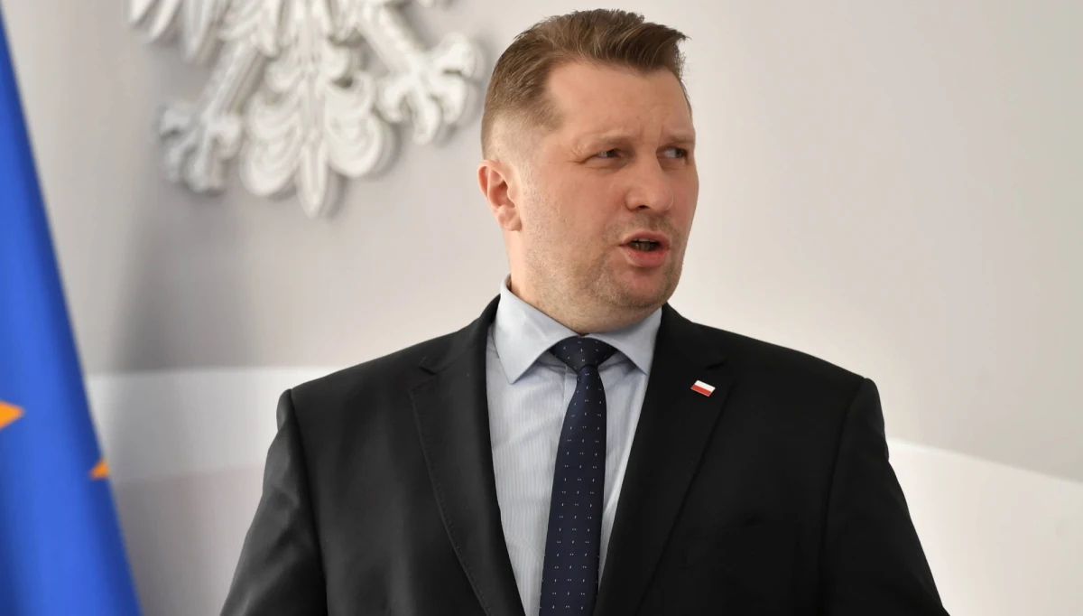 Jeżeli uda się powstrzymać trzecią falę epidemii, realny jest scenariusz, że w kwietniu uczniowie powrócą do szkół - przyznał w TVP Info minister edukacji i nauki Przemysław Czarnek. 