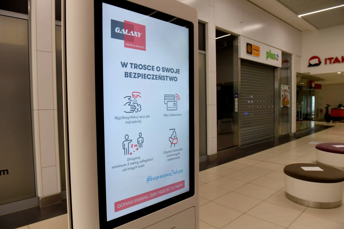 Od poniedziałku w województwach mazowieckim i lubuskim będą obowiązywać ograniczenia, podobne do tych wprowadzonych w woj. warmińsko-mazurskim i pomorskim. Taką decyzję ogłosił na konferencji prasowej minister zdrowia Adam Niedzielski. "Materializuje się czarny scenariusz" - mówił. Nie wykluczył, że jeśli sytuacja epidemiczna się nie poprawi, to jeszcze przed świętami wielkanocnymi obostrzenia takie rozszerzone zostaną na cały kraj.