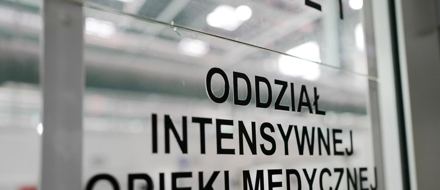 Osoby mające problemy z nerkami są nawet trzykrotnie bardziej narażone na śmierci w przypadku zakażenia SARS-CoV-2 – uważają naukowcy.  Wśród chorób współistniejących, które zwiększają ryzyko ciężkiego przebiegu zakażenia koronawirusem, na czele listy znajduje się przewlekła choroba nerek. „Badajmy się i nie bagatelizujmy problemu, prewencja oraz wcześniejsza diagnoza pozwoli ocalić życie nawet 80 tys. polskich pacjentów rocznie” – twierdzą eksperci z Polskiego Towarzystwa Nefrologicznego.