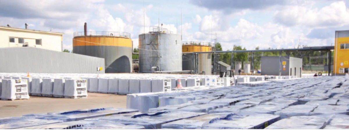 Rosyjska firma budowlana Technonicol uruchomi fabrykę wełny mineralnej w Wykrotach na Dolnym Śląsku. Firma należy do rosyjskich miliarderów Igora Rybakowa i Siergieja Kolesnikowa. To jedna z nielicznych bezpośrednich inwestycji rosyjskich w Polsce. 