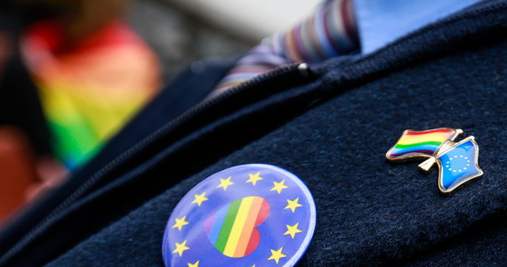 Parlament Europejski ogłosił Unię Europejską Strefą Wolności LGBTIQ: rezolucję w tej sprawie deputowani przyjęli zdecydowaną większością głosów. Przeciwko dokumentowi opowiedzieli się m.in. europosłowie Prawa i Sprawiedliwości. Rezolucja jest reakcją na ogłaszanie przez niektóre polskie samorządy tzw. stref wolnych od LGBT i postawę rządu Prawa i Sprawiedliwości wobec mniejszości seksualnych. W dokumencie eurodeputowani piszą wprost o „zwiększonej dyskryminacji i atakach na społeczność LGBTIQ w Polsce” oraz „narastającej mowie nienawiści” ze strony polskich władz.