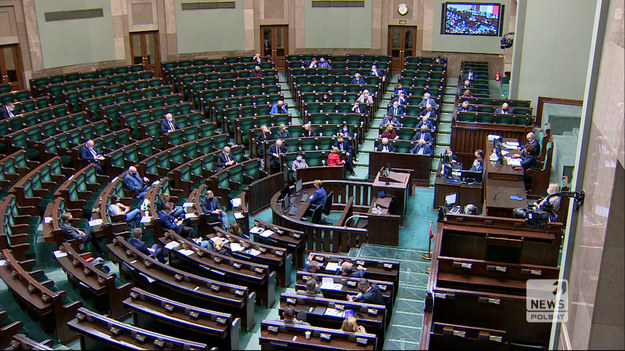 Ministerstwo Sprawiedliwości przygotowało projekt ustawy, zgodnie z którym pary homoseksualne nie mogą adoptować dzieci - poinformował w czwartek szef resortu Zbigniew Ziobro, podkreślając, że takie rozwiązanie odpowiada poglądom "ogromnej większości polskiego społeczeństwa".