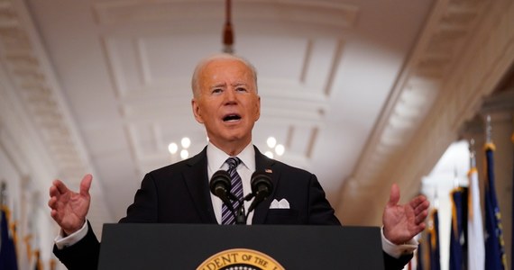 Prezydent USA Joe Biden w czwartkowym orędziu powiedział, że do maja wszyscy dorośli Amerykanie powinni kwalifikować się do otrzymania szczepionki przeciwko koronawirusowi. Kraj ma być "bliżej normalności" do Dnia Niepodległości (4 lipca).