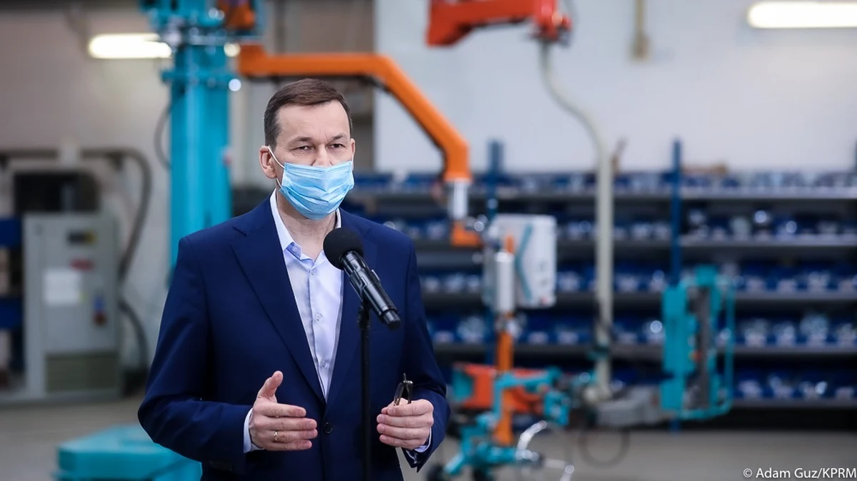 W marcu rząd przeznaczy kolejne 4,5 mld zł na wsparcie dla firm, dodatkowo umorzy zwrot pomocy z zeszłego roku dla około 50 rodzajów działalności - zapowiedział w piątek premier Mateusz Morawiecki. Najbardziej poturbowanym branżom musimy dalej pomagać, również po pandemii będziemy starali się dalej je wspierać - zapewnił.